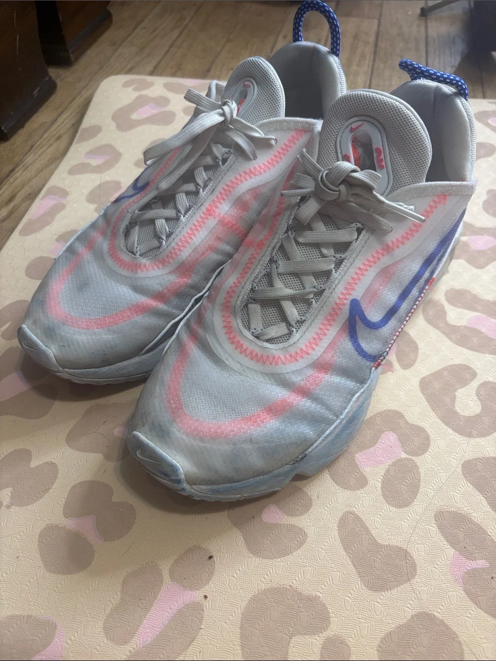 Nike Men’s Sneakers — Light Gray with Pink and Blue Accents